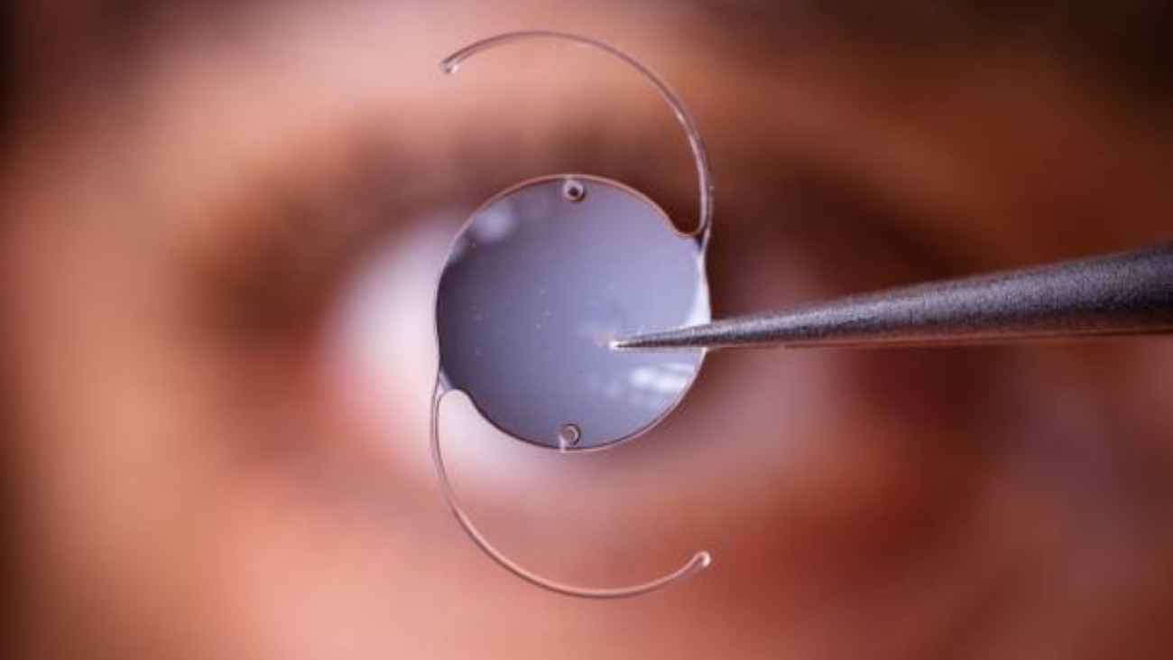 lenses implantation surgery